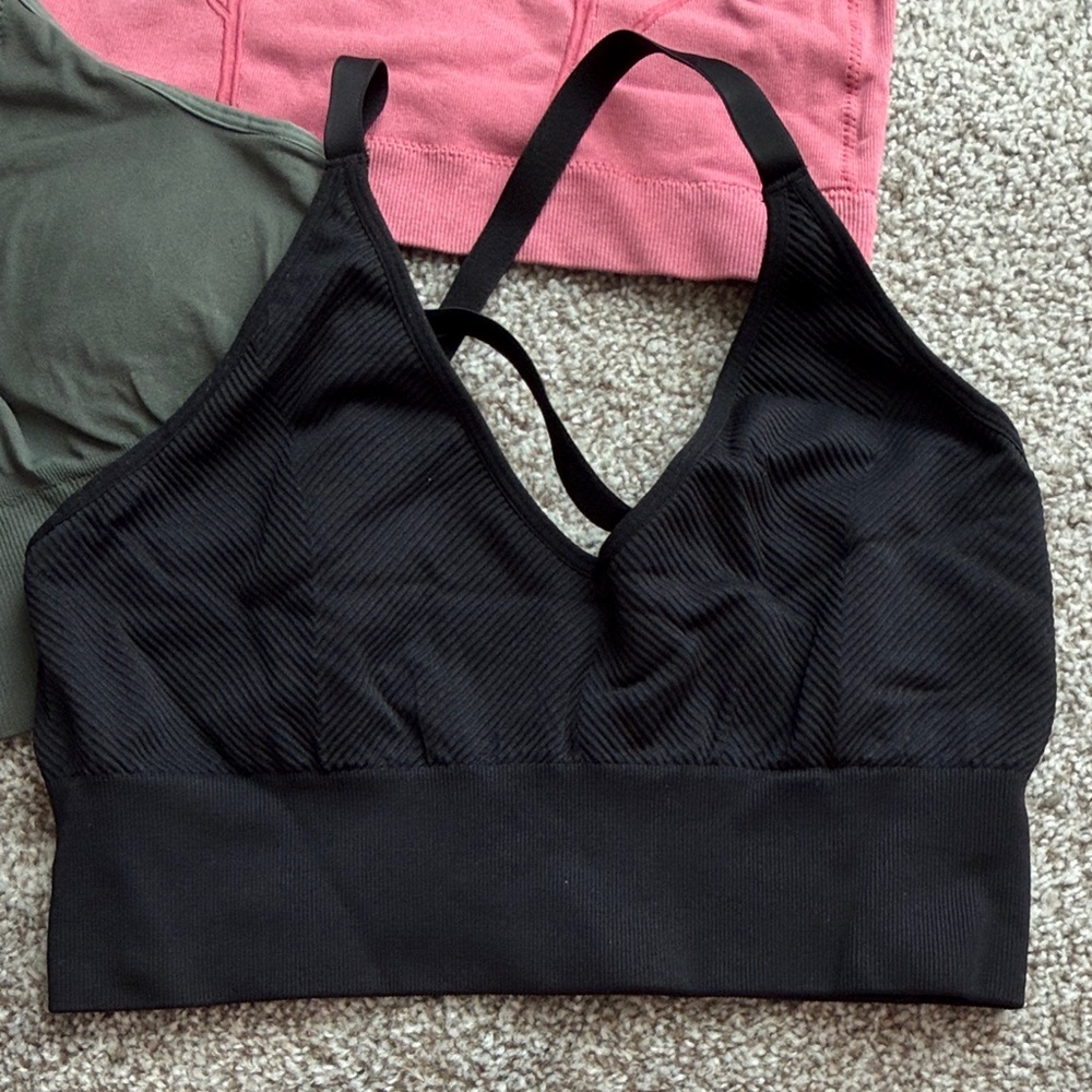 Sports bra bundle - Picture 2 of 9